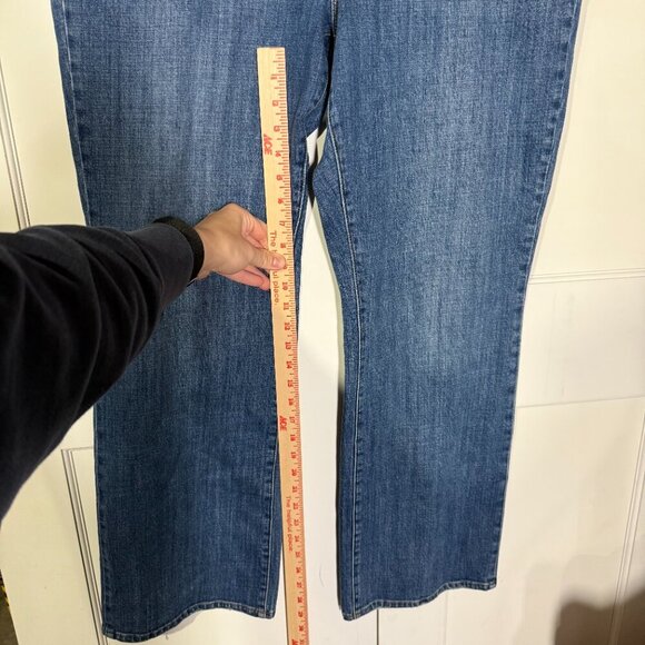 Talbots Barely Boot Jeans Curvy Size 18 Blue Wash Denim Bootcut - Picture 5 of 8